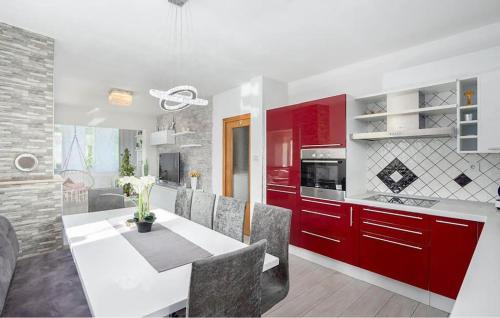 Trilj House | Stunning Home In Trilj With Wifi