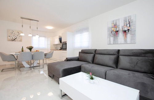 Turanj House | Stunning home in Turanj with sauna
