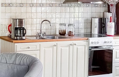Vastervik House | Stunning home in Västervik with kitchen
