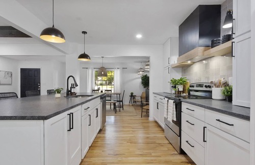Overland Park House | Stunning Home|Modern|4 Bed|Golf Course Views
