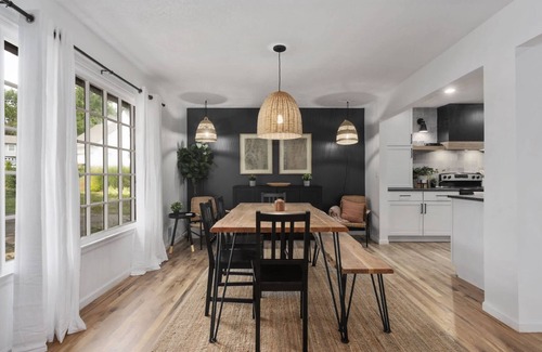 Overland Park House | Stunning Home|Modern|4 Bed|Golf Course Views