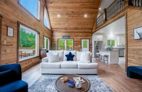 Cub Run House | Stunning Home Near Nolin Lake Hot Tub and Fire Pit!