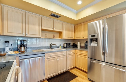 Temple Terrace House | Stunning Home w/Heated Saltwater Pool & Pond View + 12 Guests + Great Location