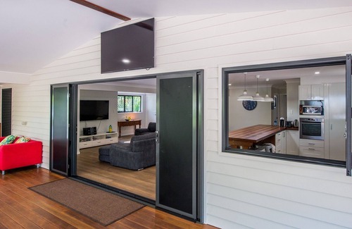 Amity Point House | Stunning Home With Bay Views