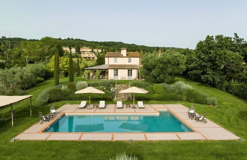 San Casciano dei Bagni Villa | Stunning private villa with private pool, WIFI, A/C, hot tub, TV, patio, panoramic view, parking