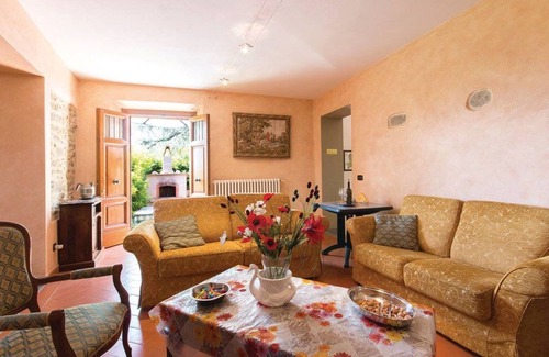 Vicchio Villa | Stunning villa with WIFI, private pool, TV, patio, pets allowed, panoramic view and parking