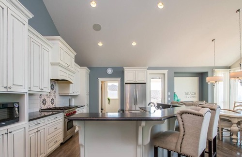Vernon House | Stunning Kalamalka Lake View Home