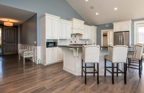 Vernon House | Stunning Kalamalka Lake View Home