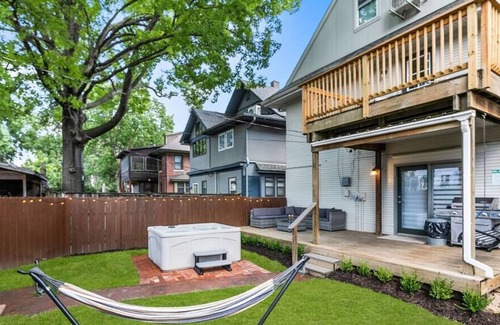 Southmoreland House | Stunning KC 6 Bdrm Home w/Hot Tub/Game Room/GYM