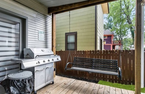 Southmoreland House | Stunning KC 6 Bdrm Home w/Hot Tub/Game Room/GYM