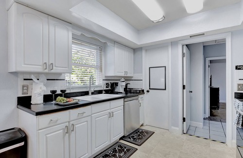 Bearss Plaza House | Stunning Lake House w/Heated Pool + Ping Pong!