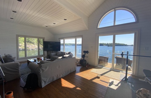 Muskoka Lakes Cottage | Stunning Lake Joseph cottage in Muskoka, sleeps 16!