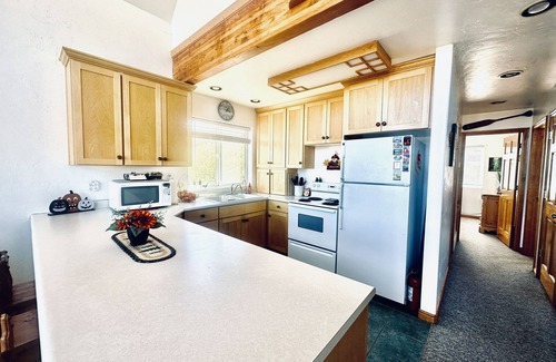 Park City Cabin | Stunning Lake View Lodge: Family Friendly