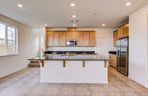 Oakley House | Stunning Lake view Modern Home close to Marina boating