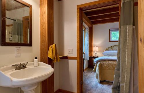 Burdett House | Stunning Lake Views Wine Country