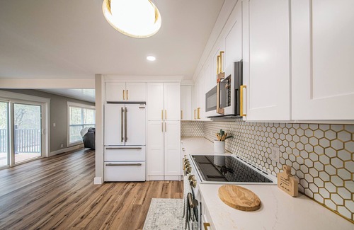 Gilbertsville House | Stunning Lakefront home featuring 4 bed, 3 bath. Located minutes from marina.