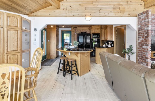 Tappen Cabin | Stunning Lakefront Cabin with Private Beach & Dock on Shuswap Lake!