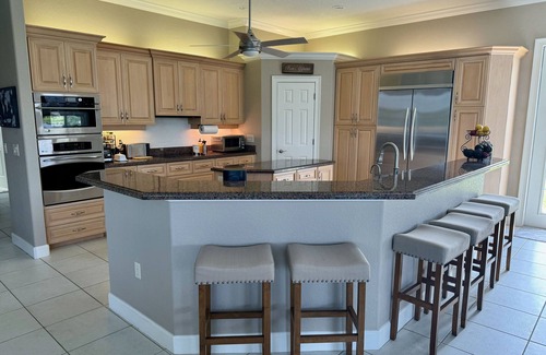 Lake Suzy Villa | Stunning Lakefront Villa - 4 bedrooms, huge screened lanai near Punta Gorda, FL