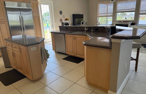 Lake Suzy Villa | Stunning Lakefront Villa - 4 bedrooms, huge screened lanai near Punta Gorda, FL