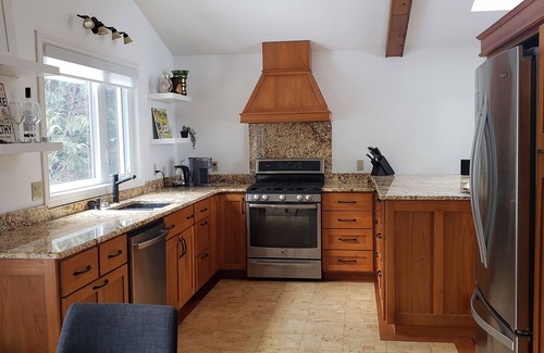 Dunsford Cottage | Stunning Lakehouse with all the luxuries of home