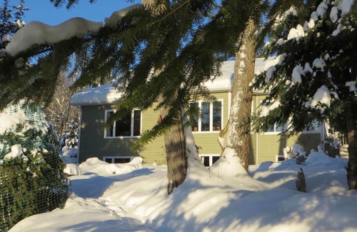 Val-des-Monts House | Stunning Lakeside Winter Wonderland Retreat only 35 min. from Ottawa