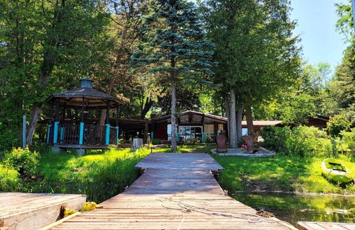 Stirling Cottage | Stunning Lakeside Resort