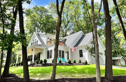 Delavan Lake House | Stunning Lakeside Retreat: Delavan Lake Home w/Lake Views & Private Lake Access