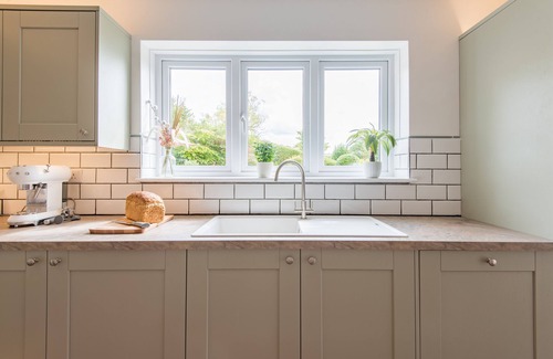 Detling House | Stunning Large 5 Bed House, Hot Tub, Views!