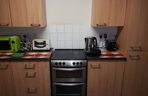 Canons Apartment | Stunning Large Room at Canons Park In a Clean Modern 2 Bedroom Flat.