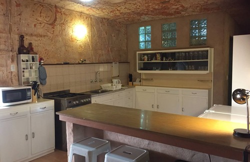 Coober Pedy House | Stunning LIGHT FILLED UNDERGROUND Retreat - Earthworm House - Dugout - spacious!