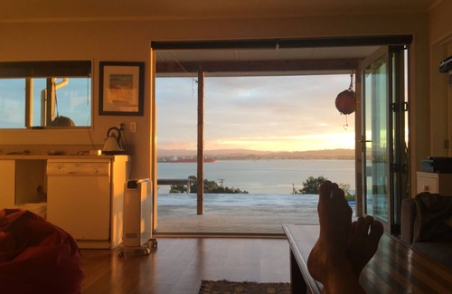 Whangarei Heads House | Stunning Little Harbourfront Bach - Great Views!