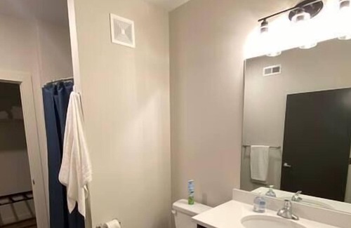 Downtown Apartment | Stunning Luxury 1 bd 1 bath Apt Downtown QC