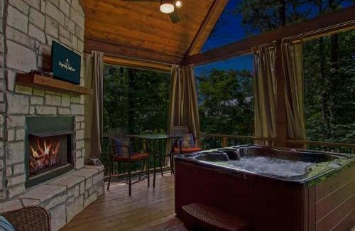 Broken Bow House | Stunning Luxury Cabin w Hot Tub and Fire Pit Holy Shiplap is Perfect Romantic Couples Getaway