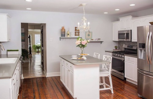 Valparaiso House | Stunning Luxury Estate on the Lake Sleeps 20+