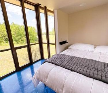 Grove House | Stunning Mid-Cent Modern Retreat Comfy Beds Grove Quiet Setting Boat Parking