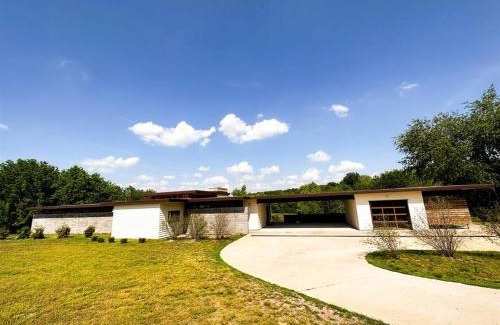 Grove House | Stunning Mid-Cent Modern Retreat Comfy Beds Grove Quiet Setting Boat Parking