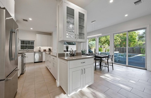 Barton Heights House | Stunning Mid-century Perfection, Heated Pool & Hot Tub Zilker & Barton Springs!