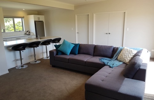 Waihi Beach House | Stunning modern beach house 5 minutes walk from the beach