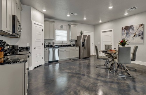 Burnet House | Stunning modern home for unforgettable hill country adventures & relaxation.