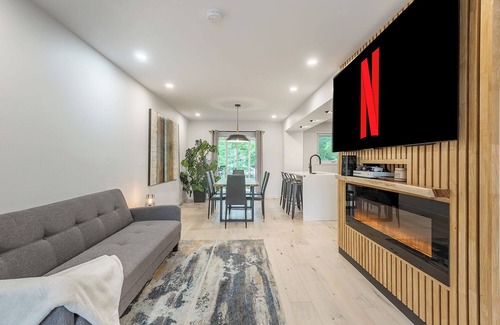 Brossard House | Stunning Modern New House 15 Min From Downtown