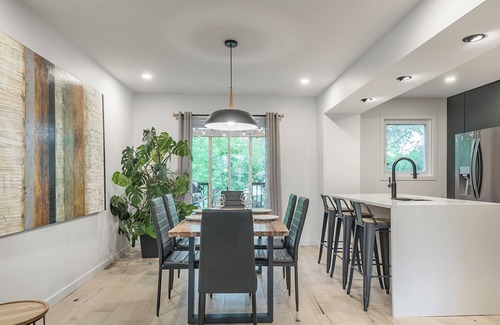 Brossard House | Stunning Modern New House 15 Min From Downtown