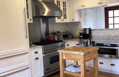 Bridgehampton House | STUNNING MODERN RE-CONSTRUCTED BARN, SHORT BIKE OR WALK TO VILLAGE AND BEACHES