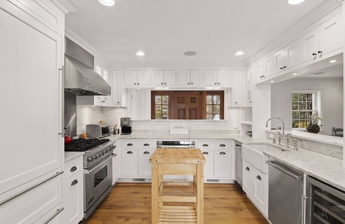 Bridgehampton House | STUNNING MODERN RE-CONSTRUCTED BARN, SHORT BIKE OR WALK TO VILLAGE AND BEACHES