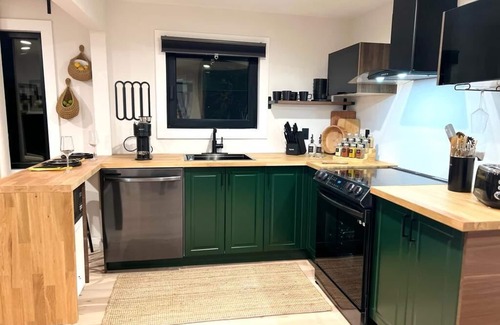 New Haven House | Stunning Modern Room In a House Downtown New Haven