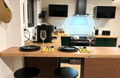 New Haven House | Stunning Modern Room In a House Downtown New Haven
