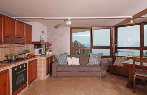 Salo Villa | Stunning Modern Villa Shared Infinity Pool, Big garden, Fantastic lake view,AC,