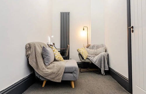 Moseley Apartment | Stunning Moseley Apartment