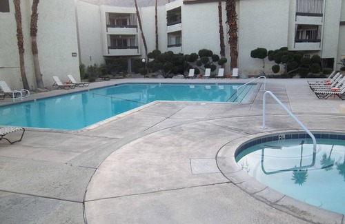 Palm Springs Condo | Stunning mountain view in Deep Well area just south of downtown 1 bedroom condo