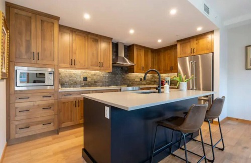 Canmore Condo | Stunning Mountain views! Spring Creek Tamarack Canmore 2 bd/2b DT sleeps 8