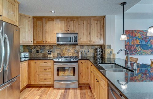 Canmore Condo | Stunning Mountain views in Rundle Cliffs Lodge